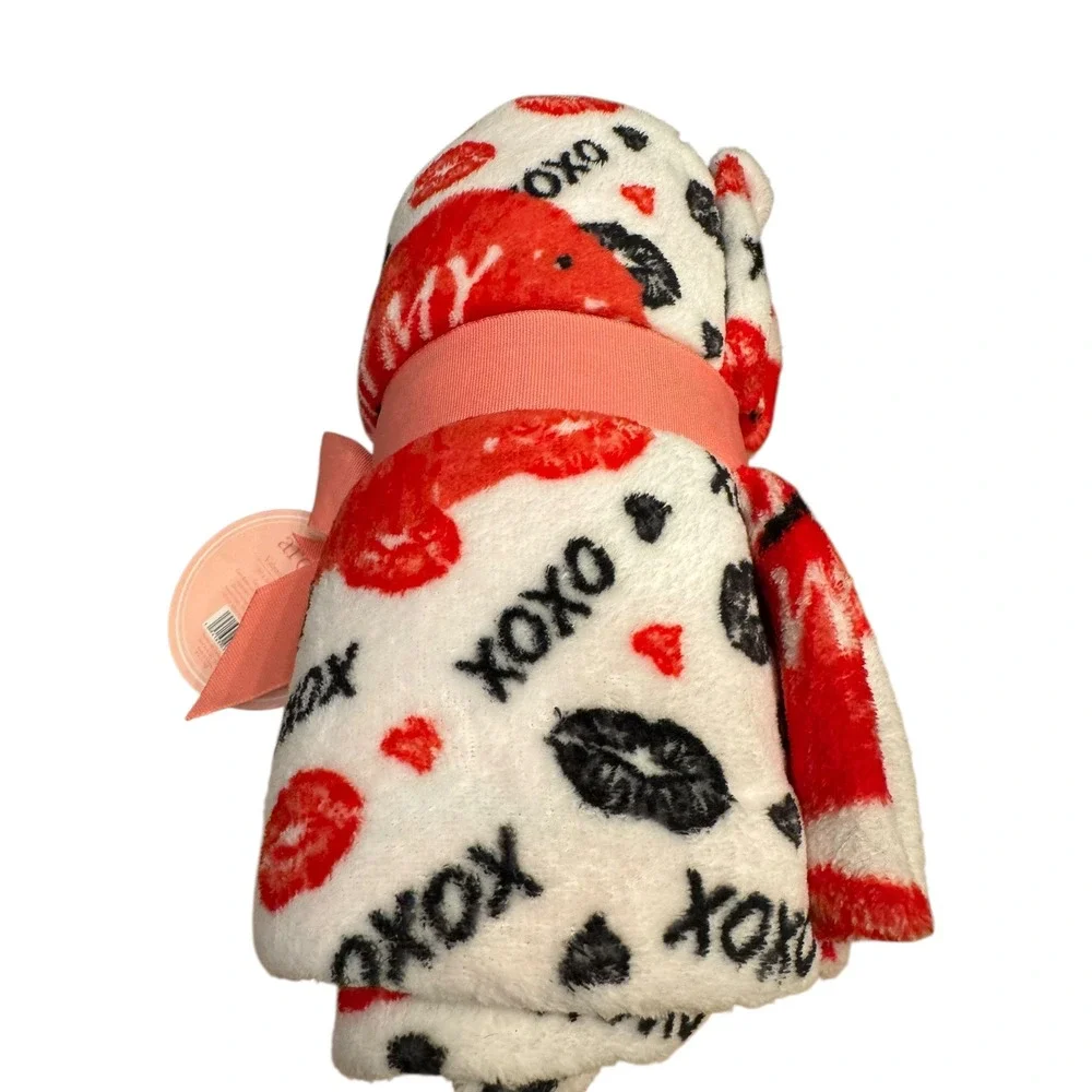 ardour Valentine Plush Throw‎ Blanket XOXO Kiss Print Cozy 50x60 Red White Black